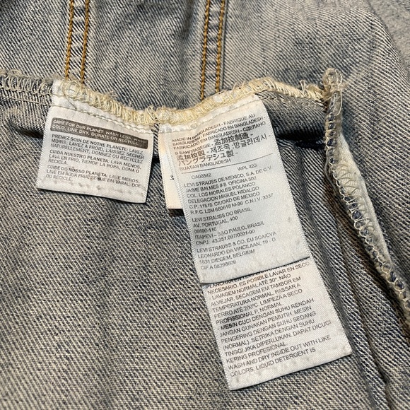 Men's Levi's Denim Jacket - Trucker Jacket - Size Medium - Blue Wash - Like New - Picture 6 of 13